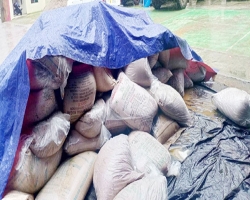 জৈন্তাপুরে ট্রাকসহ ১২০ বস্তা চোরাই চিনি জব্দ